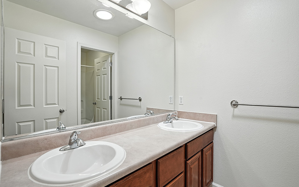 Norton Heights 1390 3x2.5 Bathroom